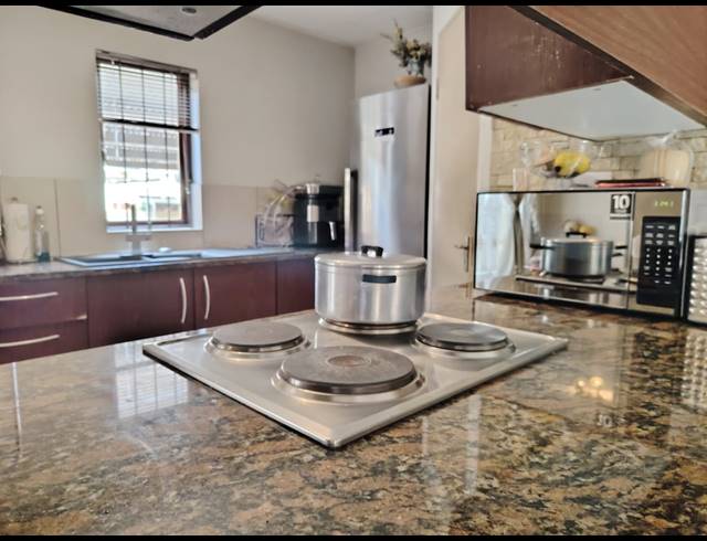 2 BEDROOM TOWNHOUSE FOR SALE IN VORNA VALLEY